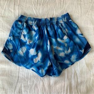 Lululemon Blue Patterned Hotty Hot Low-Rised Lined Short